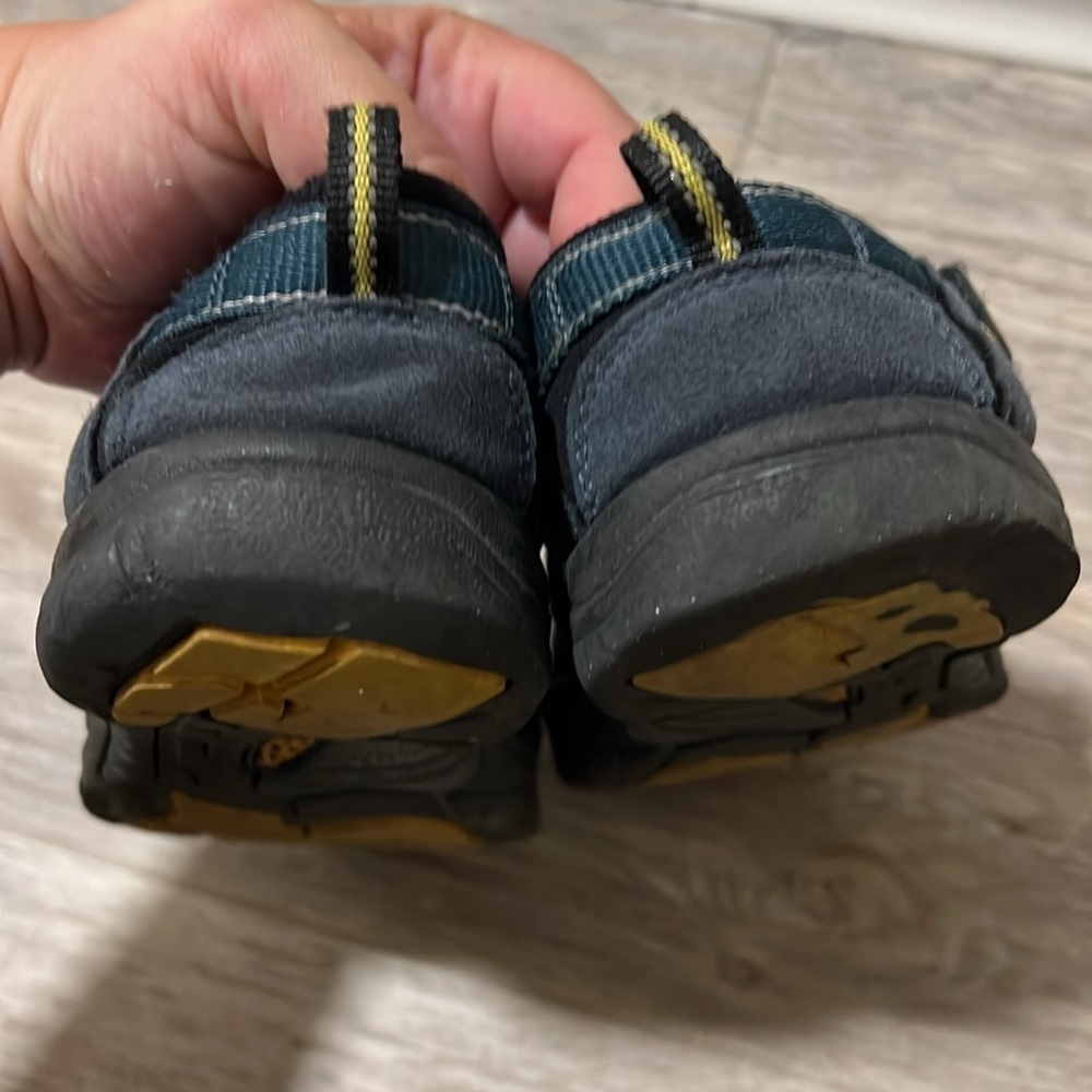 HOST PICK Keen Youth Sandals​​​​ - Picture 9 of 9